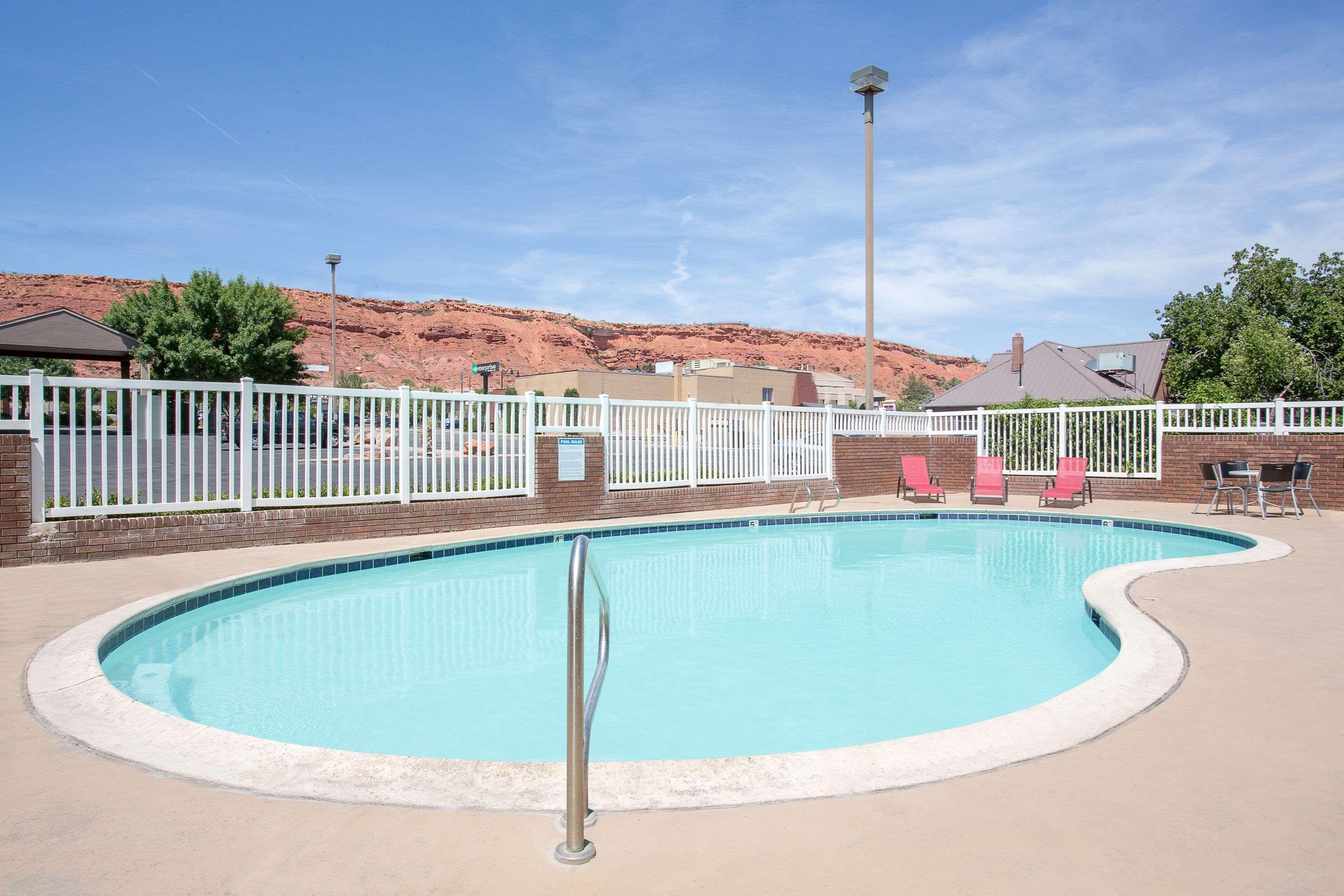 Super 8 By Wyndham St. George Ut Motel Exterior photo